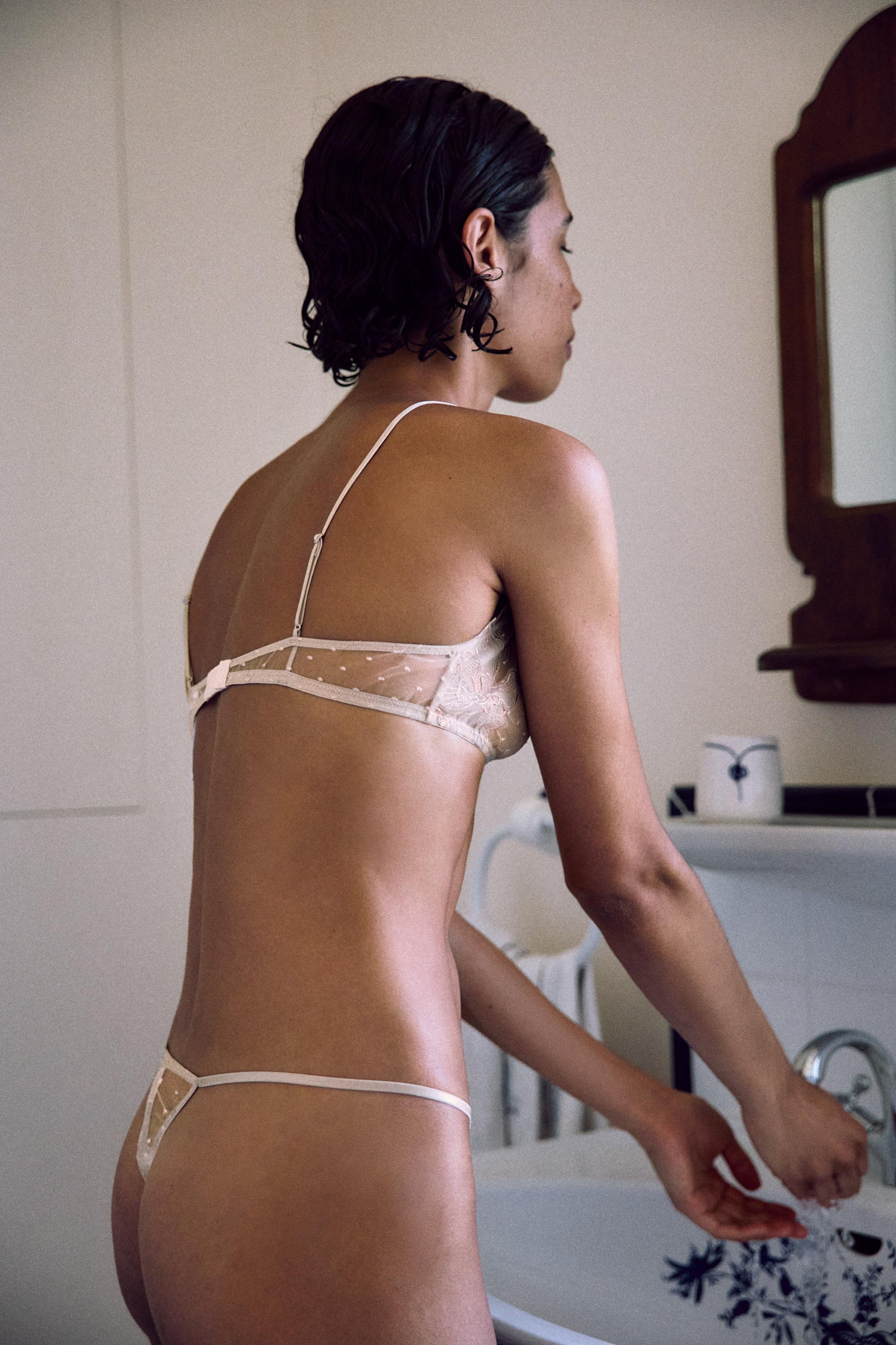 SOUTIEN-GORGE TRIANGLE EN DENTELLE